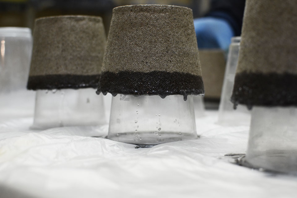 雫が垂れる自然な形を固める